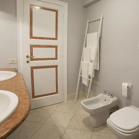 Gallery Bed & Breakfast 3*